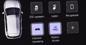 Volkswagen Golf draadloos telefoon opladen in cockpit