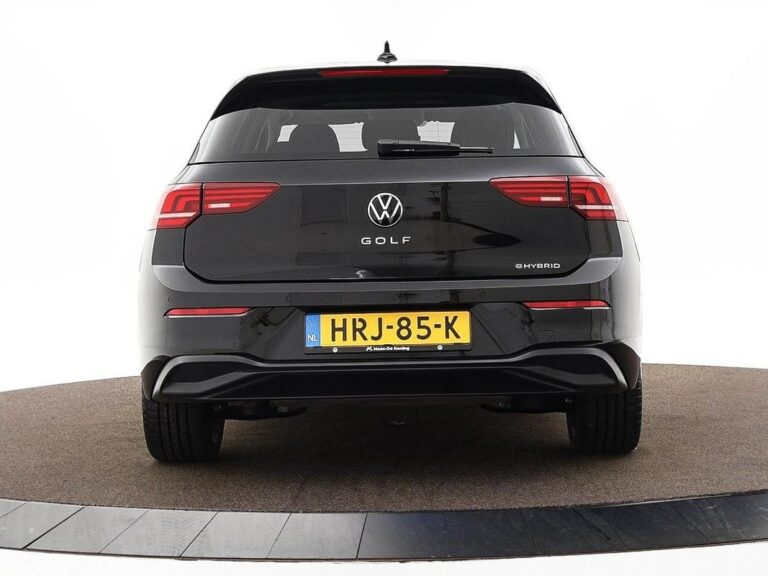 Volkswagen Golf 1.5 eHybrid 204pk DSG Life Edition zakelijk leasen - recht achteraanzicht