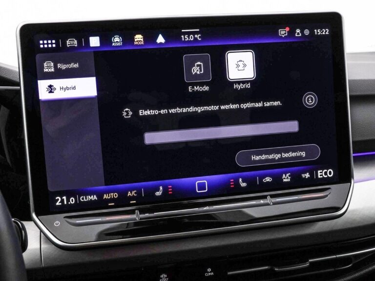 Volkswagen Golf 1.5 eHybrid 204pk DSG Life Edition voorraadlease - infotainmentscherm met rijprofiel Hybrid