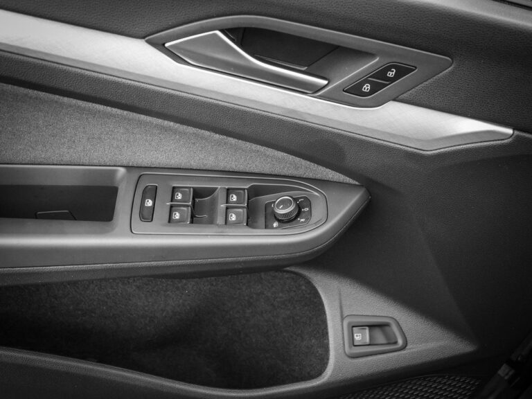 Volkswagen Golf 1.5 eHybrid 204pk DSG Life Edition zakelijke lease - bediening van ramen en spiegels