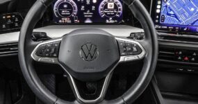 Volkswagen Golf occasion lease direct leverbaar metallic zwart