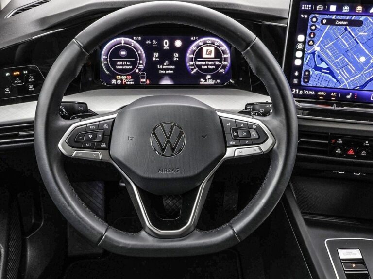 Volkswagen Golf zakelijke lease - stuurwiel met digital cockpit