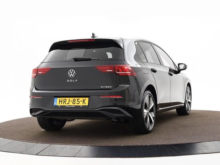 Volkswagen Golf 1.5 eHybrid 204pk DSG Life Edition occasion lease - schuin achteraanzicht