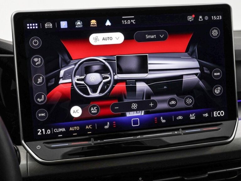 Volkswagen Golf zakelijk leasen - infotainmentscherm met klimaatbediening