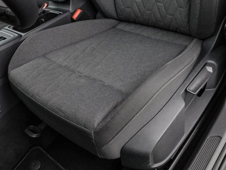 Volkswagen Golf lease - close-up van de voorstoelbekleding