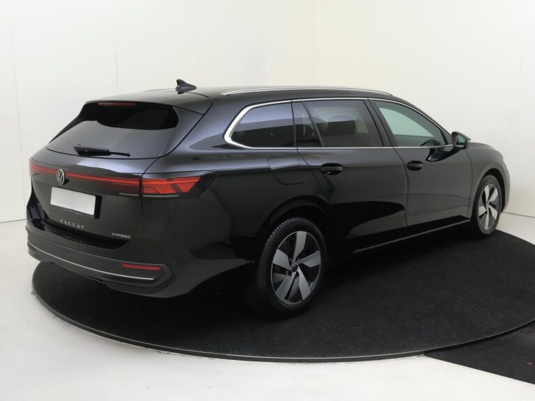 Volkswagen Passat Variant 1.5 eHybrid 204pk Business occasion lease - schuin achteraanzicht