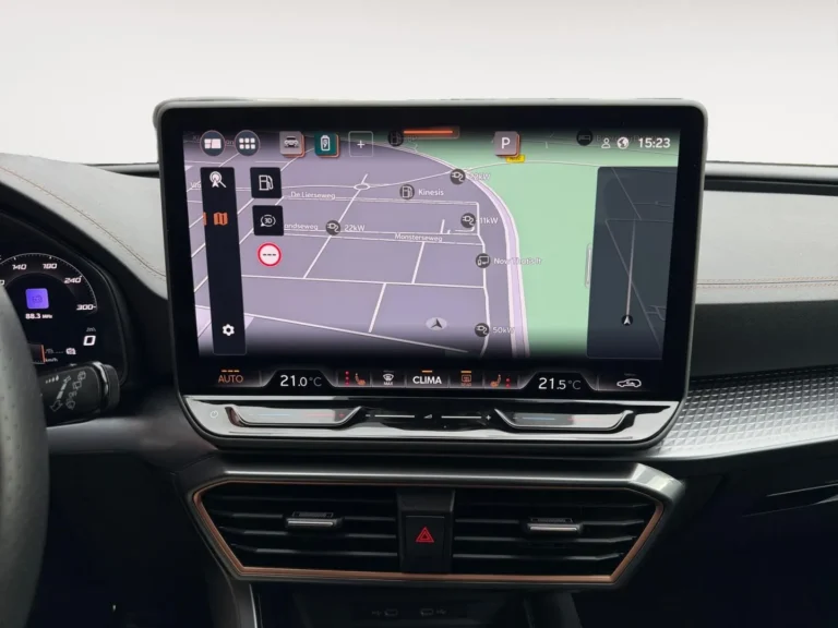 12,9 inch touchscreen Cupra Leon E-Hybrid interieur