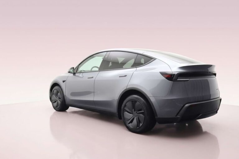 Tesla Model Y Premium Long Range zakelijk leasen - achterzijde driekwart aanzicht andere hoek