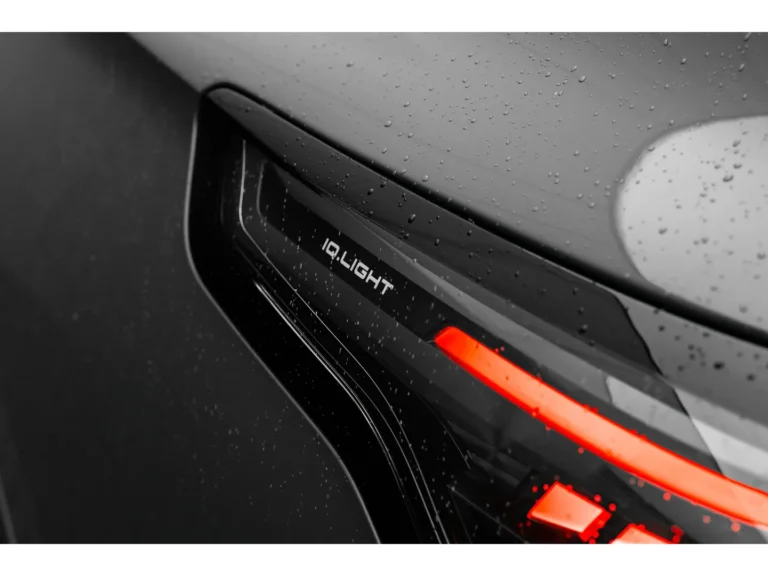 Volkswagen Tiguan 1.5 eTSI 150pk Life Edition leasen - detail van het IQ.LIGHT achterlicht