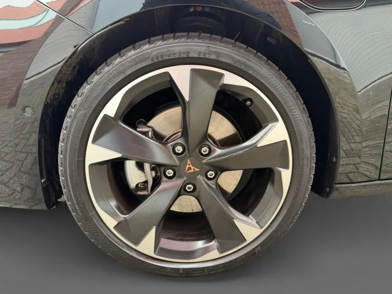 Cupra Cupra Leon E-Hybrid150 zakelijk leasen 18 inch velgen