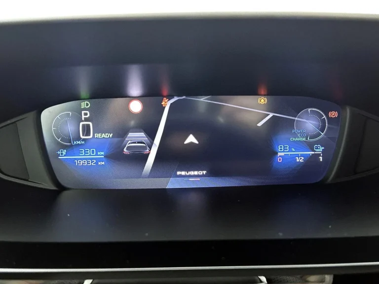 Dashboard Peugeot e-308 GT met stuurwielverwarming