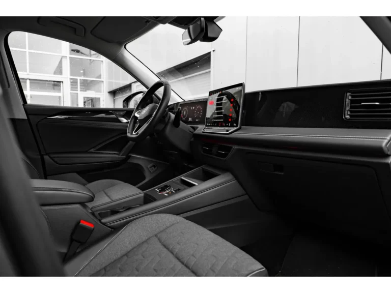 Volkswagen Tiguan zakelijke lease - dashboard gezien vanaf de passagiersstoel