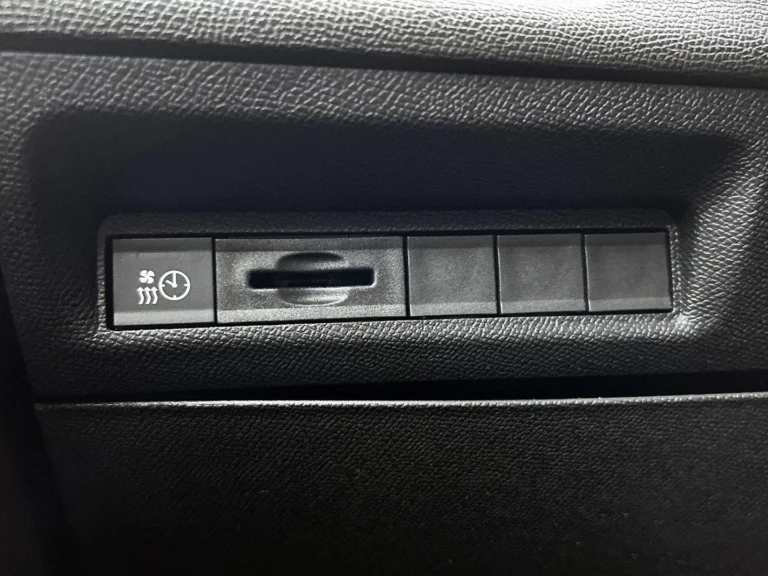 LeaseRoute Peugeot e-308 GT operational lease