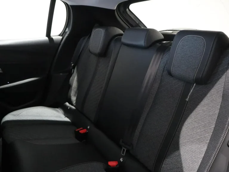 peugeot-208-gt-hybrid-145pk-zakelijk-leasen-touchscreen