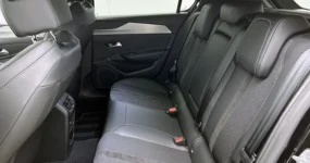 Peugeot e-308 GT interieur met Alcantara bekleding