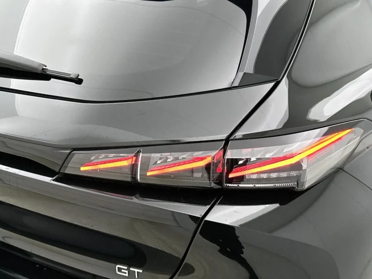 Peugeot e-308 GT jonge occasion lease achterzijde