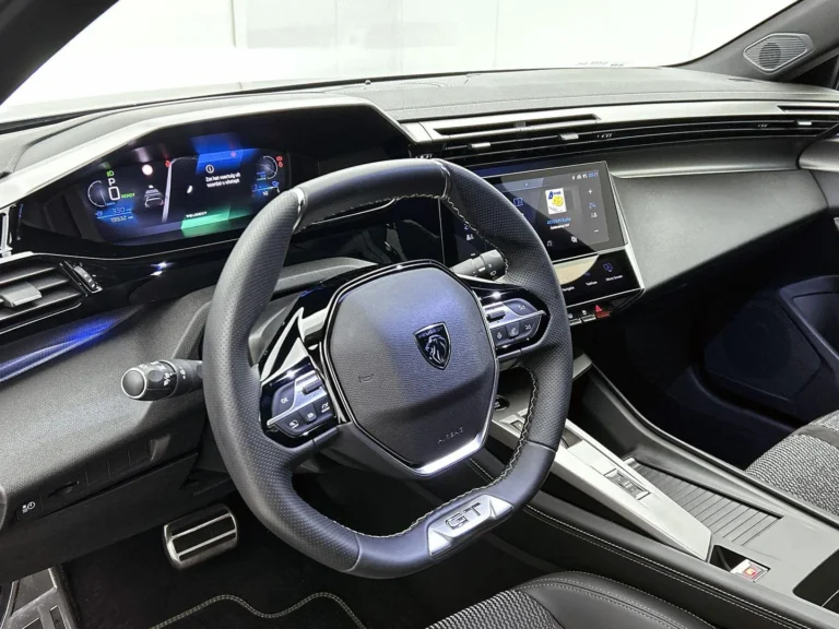 Peugeot e-308 GT met 18 inch lichtmetalen velgen