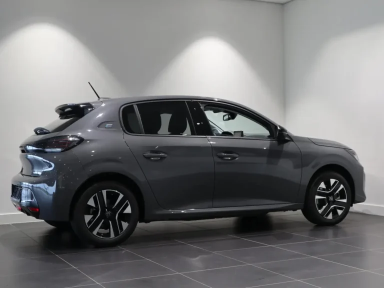 snel-rijden-in-deze-peugeot-208-gt-voorraadlease