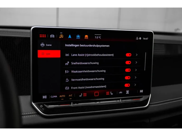 Volkswagen Tiguan 1.5 eTSI 150pk Life Edition occasion lease - infotainmentscherm met rijhulpsystemen
