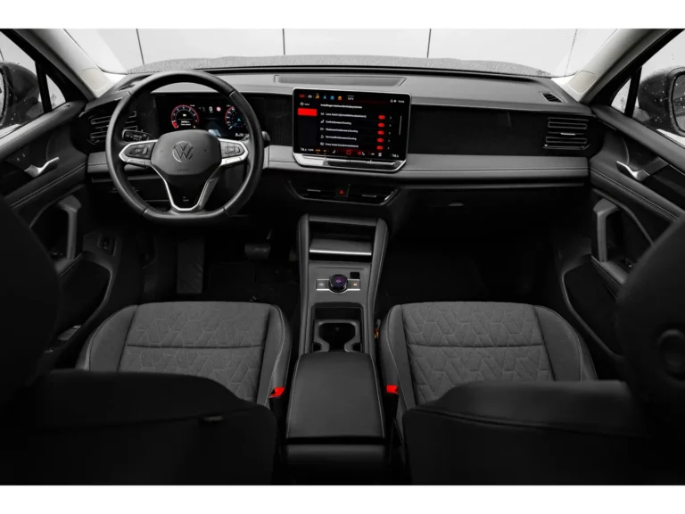 Volkswagen Tiguan 1.5 eTSI 150pk Life Edition occasion lease - dashboard met digital cockpit