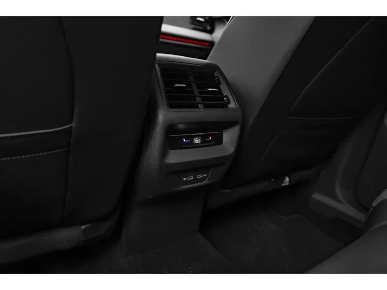 Volkswagen Tiguan occasion lease - ventilatieroosters en klimaatdisplay voor de achterpassagiers