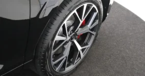 Audi Q3 S edition zakelijk leasen met 20 inch lichtmetalen velgen