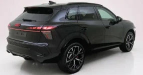 Audi Q3 voorraadlease uit voorraad snel leverbaar Mythoszwart metallic