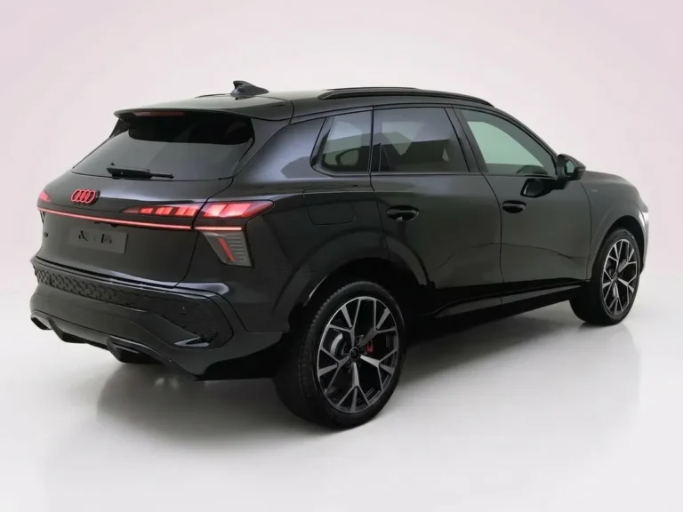 Audi Q3 voorraadlease uit voorraad snel leverbaar Mythoszwart metallic