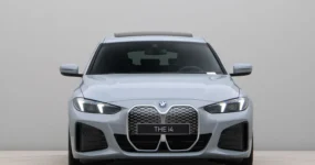 Brooklyn Grau Metallic BMW i4 sedan