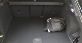Interieur van de Audi Q3 met Tech Pro pakket en sportstoelen