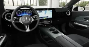 Interieur van de Mercedes-Benz EQA met AMG Line en rode stiksels