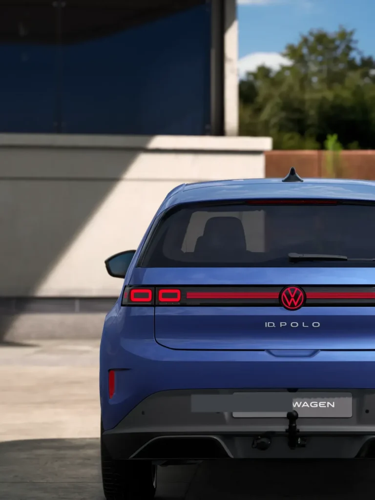 Volkswagen ID. Polo lease - recht achteraanzicht bij een moderne woning