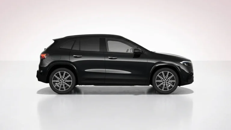 Mercedes-Benz EQA 250+ met 19 inch tienspaaks AMG lichtmetalen velgen
