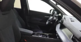 Mythoszwart metallic Audi Q3 interieur met sfeerverlichting plus