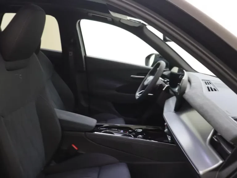 Mythoszwart metallic Audi Q3 interieur met sfeerverlichting plus