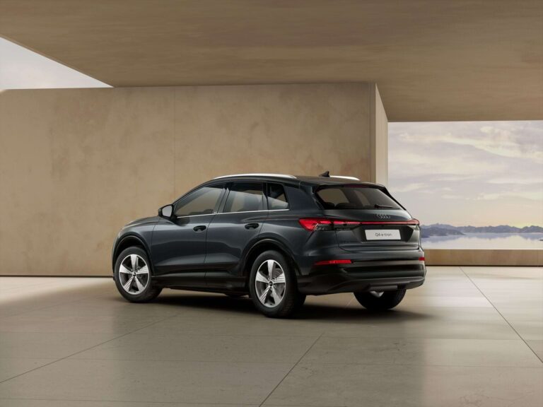 Audi Q4 e-tron Advanced Edition zakelijke lease links achter