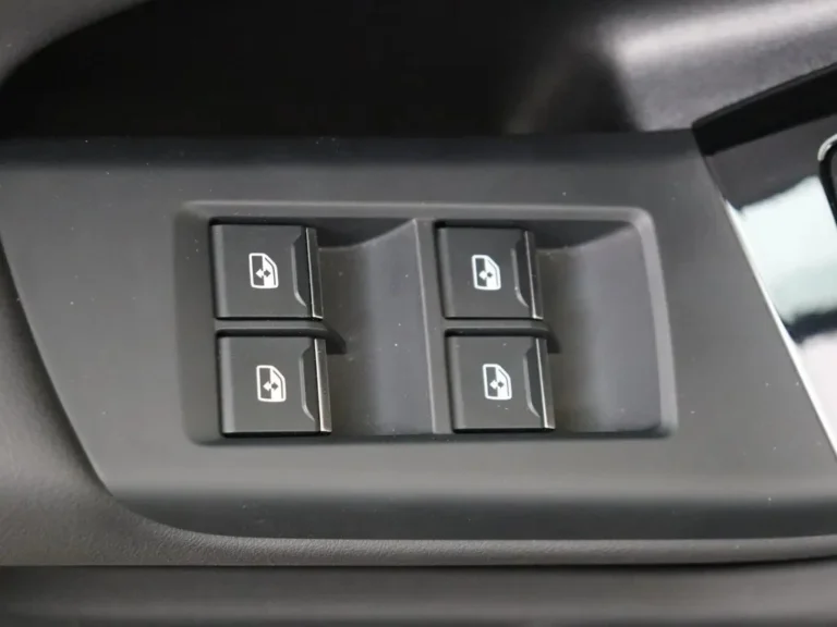 Audi Q6 e-tron leasen - close-up van de raambediening in het portier