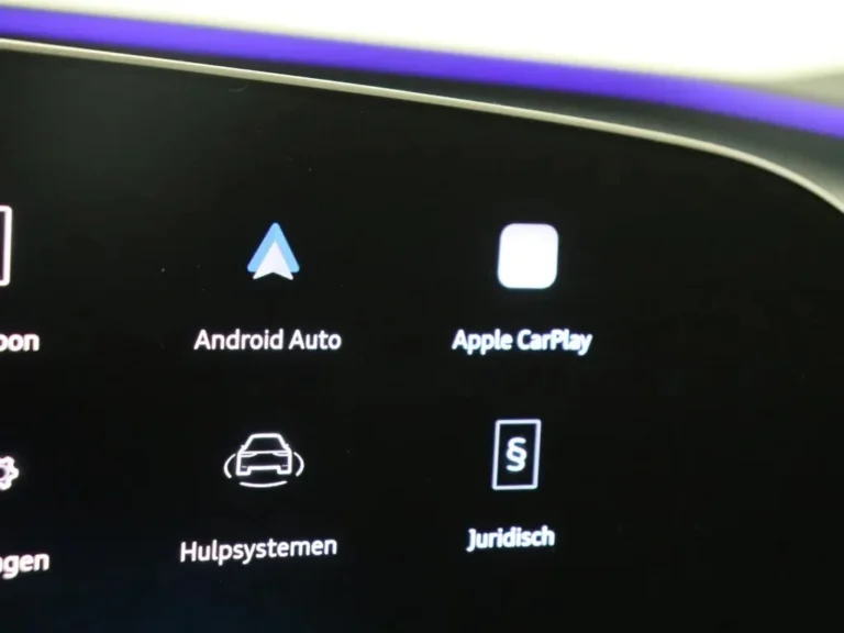 Audi Q6 e-tron zakelijk leasen - infotainmentscherm met Android Auto en Apple CarPlay