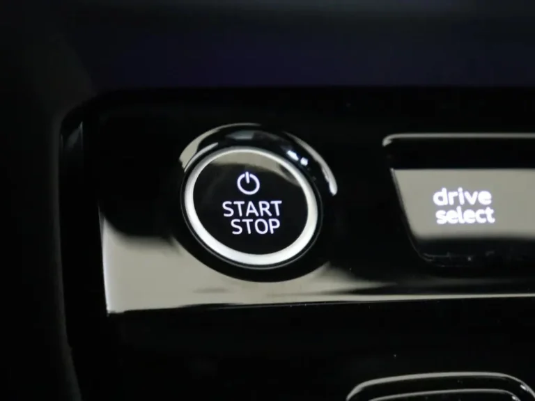 Audi Q6 e-tron S edition performance voorraadlease - close-up van de START/STOP-knop en Drive Select