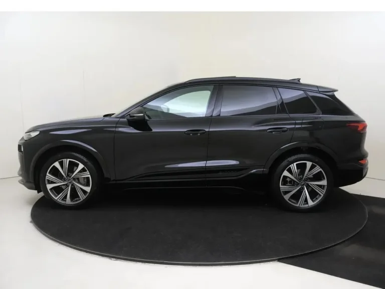 Audi Q6 e-tron leasen - zijaanzicht in de fotostudio