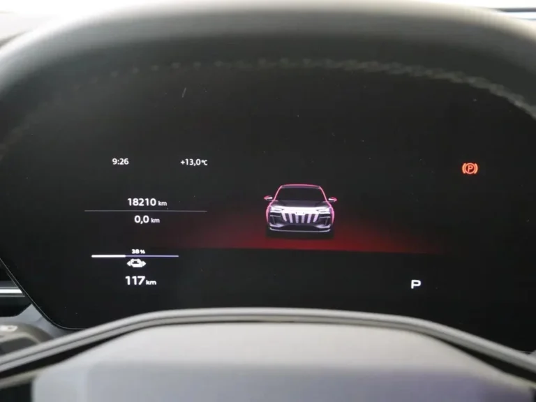 Audi Q6 e-tron performance met adaptive cruise control