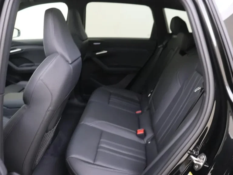 Audi Q6 e-tron zakelijk leasen met S-line sportstoelen