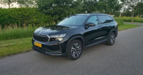 Black Magic Metallic SKODA KODIAQ vooraanzicht