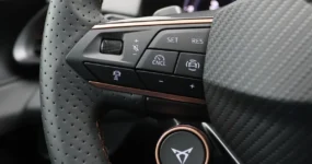 Interieur van de CUPRA Terramar met 12,9 inch touchscreen navigatie