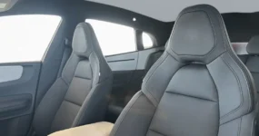 Interieur van de Polestar Polestar 4 met Plus pack