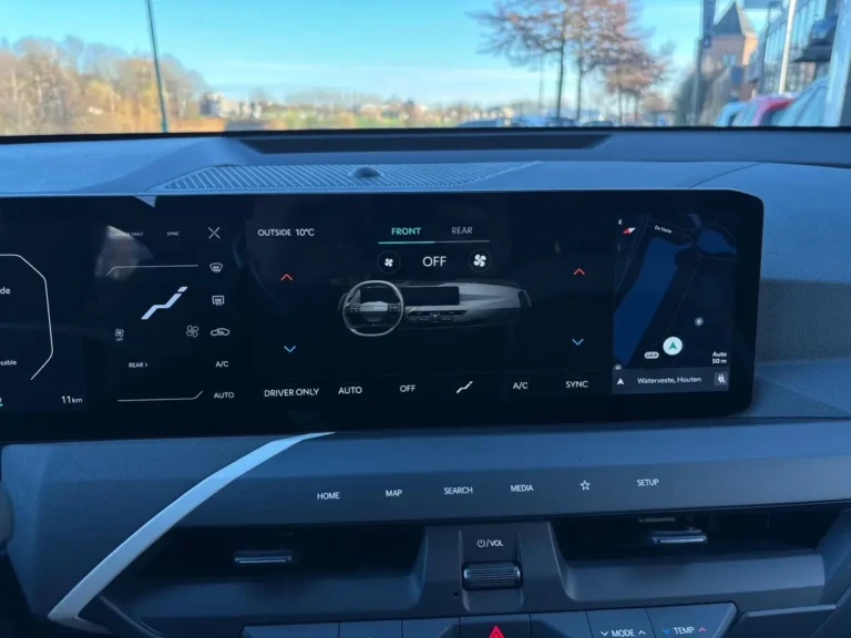 Kia EV5 met digitaal instrumentenpaneel