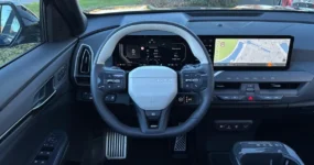 Kia EV5 operational lease met Harman Kardon audio