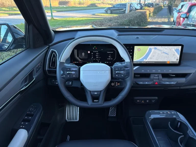 Kia EV5 operational lease met Harman Kardon audio