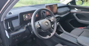 SKODA KODIAQ 1.5 TSI PHEV DSG BUSINESS EDITION zakelijk leasen dashboard