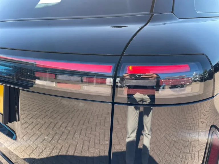 Jaecoo 7, achterzijde met LED achterlichten en donkere carrosserie